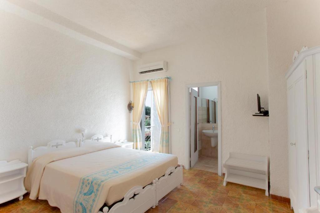 Hotel Al Faro Spiaggia La Cinta Santeodoro 圣特奥多罗 外观 照片